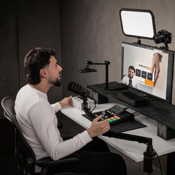 Rode Mikrofon Podmic USB mit Mikrofonarm LPA1 und Kabel