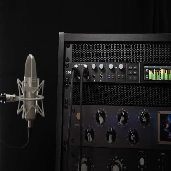 Motu 828 (2024) USB Audio-Interface mit 2x XLR-Kabel