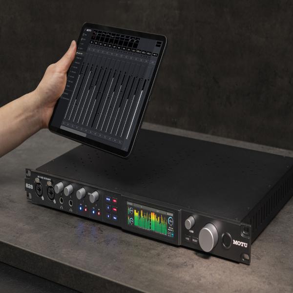 Motu 828 (2024) USB Audio-Interface mit 2x XLR-Kabel