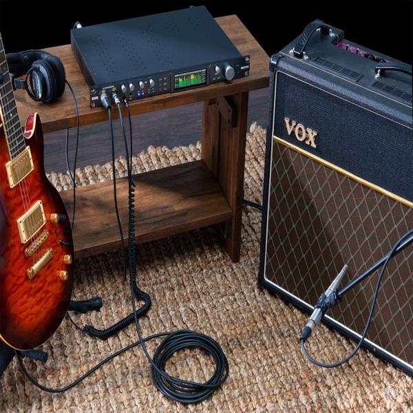 Motu 828 (2024) USB Audio-Interface mit 2x XLR-Kabel