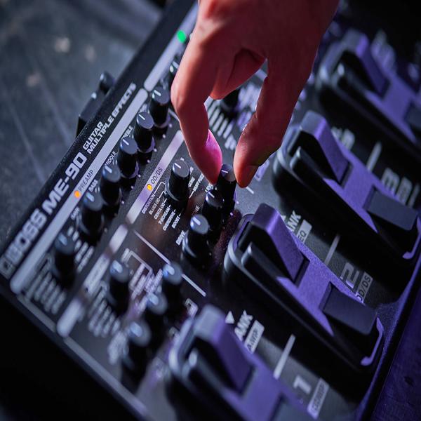 Boss ME-90 Multi-Effektgerät für Gitarre mit Netzteil