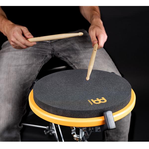 Meinl Practice Pad MMP12OR 12 Zoll mit Schlagzeugstöcken 1 Paar