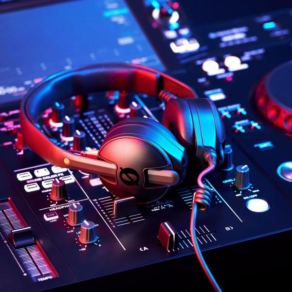 Rode Kopfhörer NTH-50 mit Wandhalter