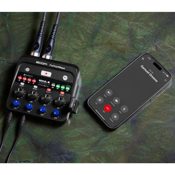Zoom Audio-Recorder PodTrak P4next Mixer mit Bluetooth Adapter und Tuch