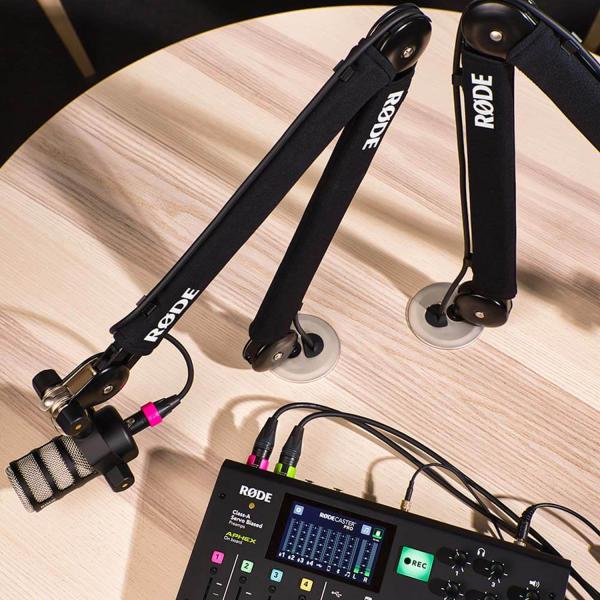 Rode NT1 Signature Pink Studio-Mikrofon Rosa mit PSA-1+ Plus Gelenkarm-Stativ Schwarz