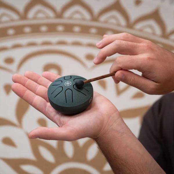 Meinl Sonic Energy Mini-Zungentrommel 3 Zoll A-Dur mit Stimmgabel