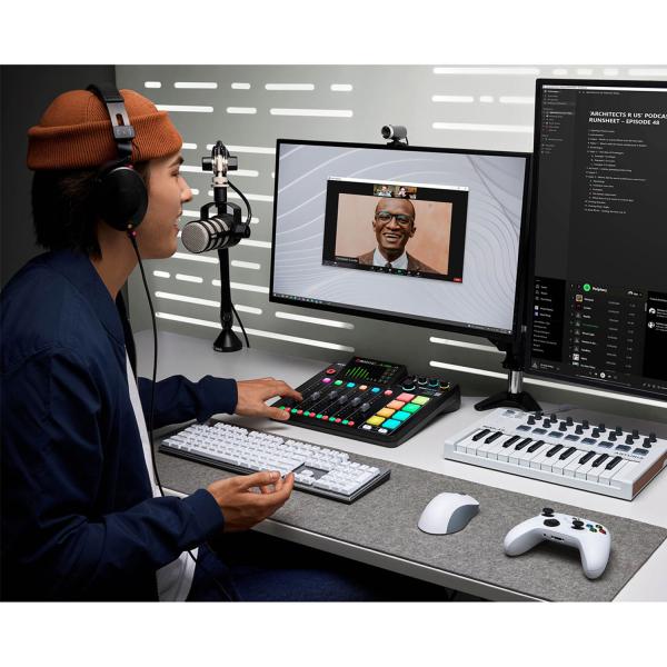 Rode Rodecaster Pro II Podcast Station mit Kopfhörer