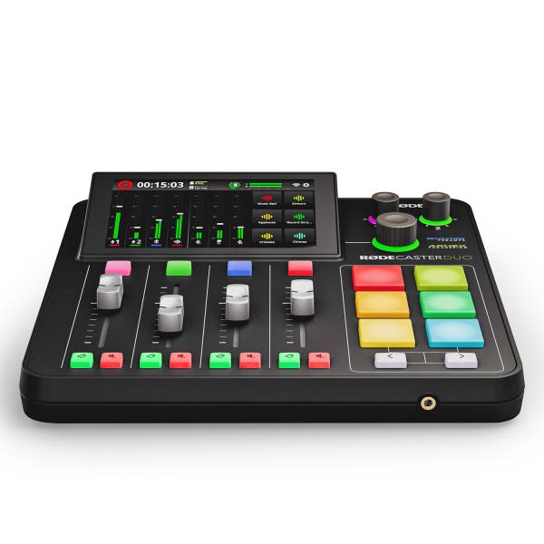 Rode Rodecaster Pro Duo Podcast Station mit Kopfhörer