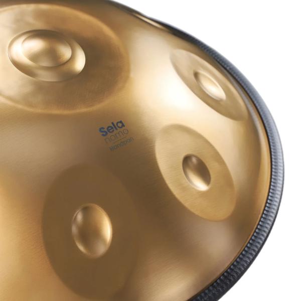 Sela Nomo SE400 Handpan D-Kurd Edelstahl mit Stativ