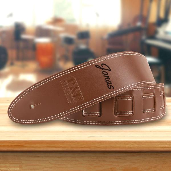 keepdrum personalisierter Gitarrengurt aus Echt-Leder Braun mit Gravur