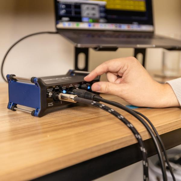 Zoom UAC-232 USB Audio Interface mit Kopfhörer
