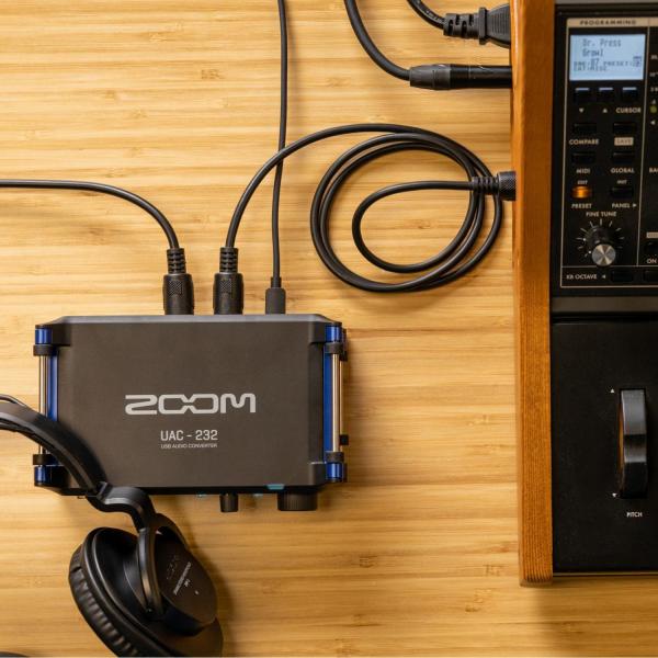 Zoom UAC-232 USB Audio Interface mit Kopfhörer