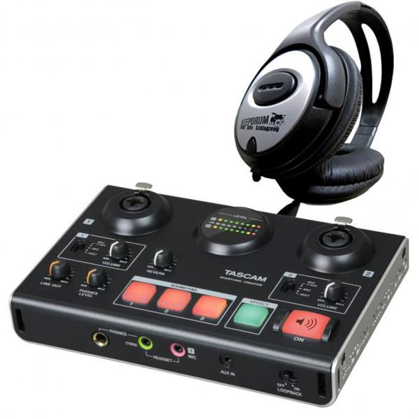 Tascam US-42B MiniStudio Creator  mit Kopfhörer