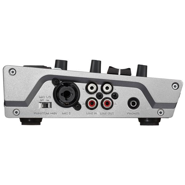 Roland Streaming Mixer VR-1HD mit XLR-Kabel