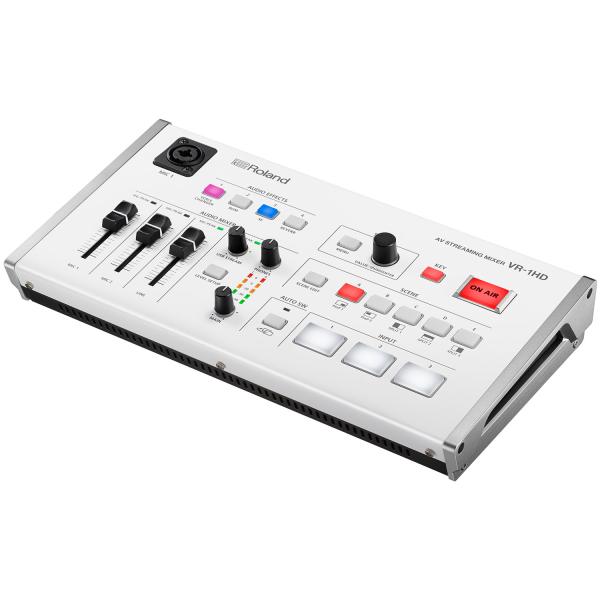 Roland Streaming Mixer VR-1HD mit Kopfhörer