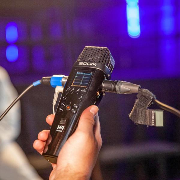 Zoom M4 MicTrak 4-Kanal Audio Recorder mit Windschutz