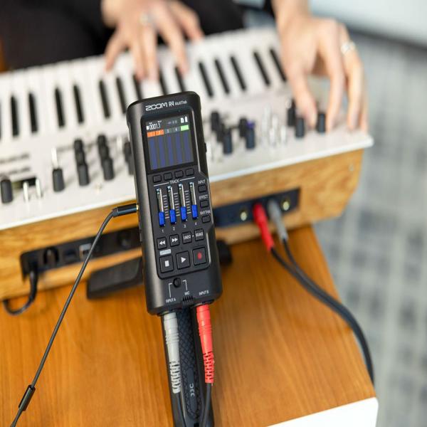 Zoom R4 MultiTrak mobiler Audio-Recorder