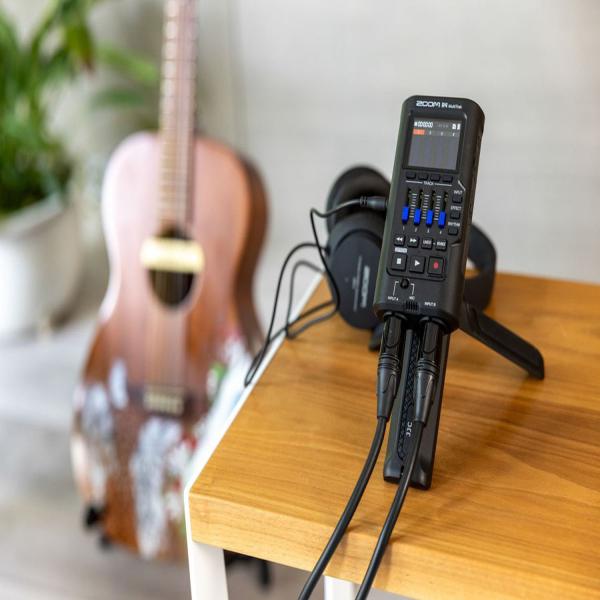 Zoom R4 MultiTrak mobiler Audio-Recorder